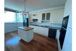 300 South Pointe Dr APT 907, Miami Beach, FL 33139, Sold 06/13/22
