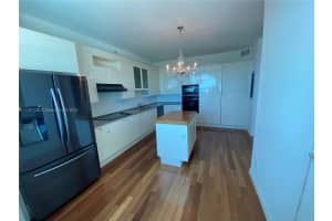 300 South Pointe Dr APT 907, Miami Beach, FL 33139, Sold 06/13/22