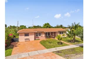 7921 NW 179th St, Hialeah, FL 33015, Sold 04/20/22