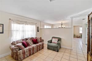7921 NW 179th St, Hialeah, FL 33015, Sold 04/20/22