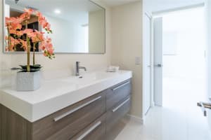 6830 Indian Creek Dr #8e, Miami Beach, FL 33141, Sold 05/26/22