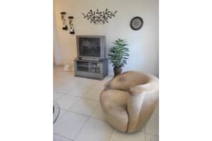 800 SW 11th Ave #8a, Hallandale Beach, FL 33009, Sold 09/12/22