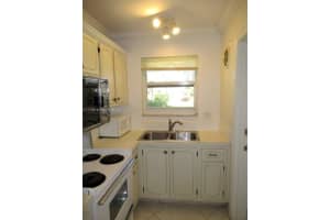 580 Egret Dr APT 111, Hallandale Beach, FL 33009, Sold 05/17/22