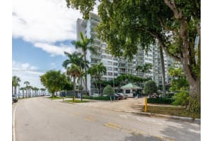 1408 Brickell Bay Dr APT 701, Miami, FL 33131, Sold 06/10/22