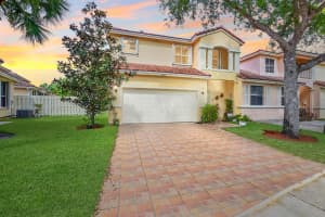824 NW 131st Ave #824, Pembroke Pines, FL 33028, Sold 05/03/22