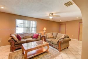 13794 Kendale Lakes Dr, Miami, FL 33183, Sold 05/04/22
