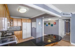 6039 Collins Ave PH 21, Miami Beach, FL 33140, Sold 05/03/22