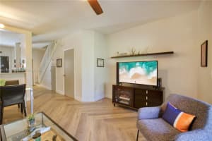 392 SW 122nd Ave, Pembroke Pines, FL 33025, Sold 05/13/22