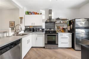 392 SW 122nd Ave, Pembroke Pines, FL 33025, Sold 05/13/22