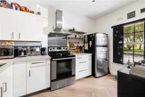 392 SW 122nd Ave, Pembroke Pines, FL 33025, Sold 05/13/22