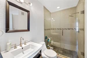 392 SW 122nd Ave, Pembroke Pines, FL 33025, Sold 05/13/22