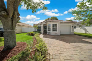 2048 NW 164th Ave, Pembroke Pines, FL 33028, Sold 05/17/22