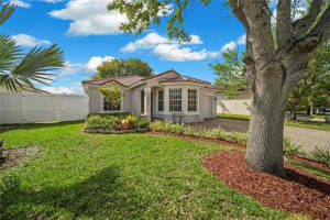 2048 NW 164th Ave, Pembroke Pines, FL 33028, Sold 05/17/22