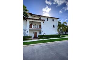 10600 NW 88th St APT 202, Doral, FL 33178, Sold 05/17/22
