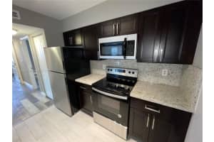 2831 N Oakland Forest Dr APT 101, Oakland Park, FL 33309, Sold 05/06/22