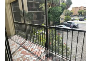 8635 NW 8th St APT 211, Miami, FL 33126, Sold 05/13/22