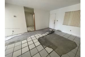 8635 NW 8th St APT 211, Miami, FL 33126, Sold 05/13/22