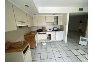 8635 NW 8th St APT 211, Miami, FL 33126, Sold 05/13/22