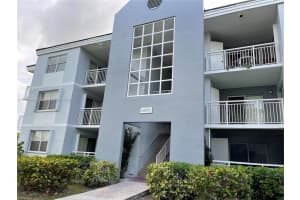8670 SW 212th St APT 202, Cutler Bay, FL 33189, Sold 05/13/22