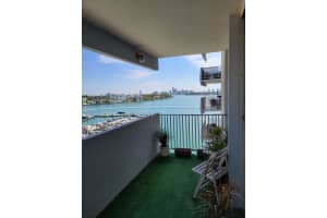 7545 E Treasure Dr #9f, North Bay Village, FL 33141, Sold 04/25/22