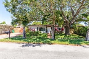 7835 NW 172nd St, Hialeah, FL 33015, Sold 05/06/22