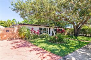 7835 NW 172nd St, Hialeah, FL 33015, Sold 05/06/22