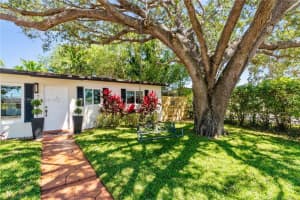 7835 NW 172nd St, Hialeah, FL 33015, Sold 05/06/22