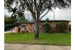 8241 NW 171st St, Hialeah, FL 33015, Sold 08/12/22