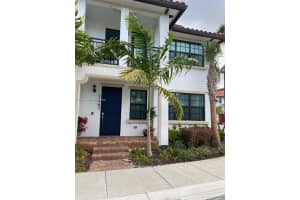 11701 SW 13th Ct, Pembroke Pines, FL 33025, Sold 05/13/22