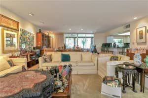 7811 SW 102nd Pl, Miami, FL 33173, Sold 04/27/22