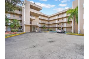 8500 NW 8th St APT 401, Miami, FL 33126, Sold 06/16/22