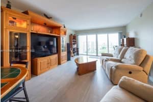 1200 Hibiscus Ave APT 1006, Pompano Beach, FL 33062, Sold 05/19/22