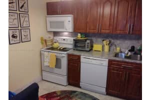 410 SE 2nd St APT 407, Hallandale Beach, FL 33009, Sold 08/19/22