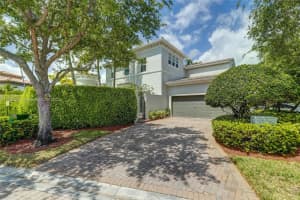 827 Spinnaker Dr E, Hollywood, FL 33019, Sold 05/19/22