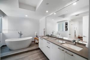 1331 Brickell Bay Dr APT 808, Miami, FL 33131, Sold 08/29/22