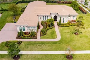 5559 N Sterling Ranch Dr, Davie, FL 33314, Sold 05/26/22