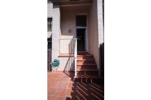 425 W Park Dr APT 5, Miami, FL 33172, Sold 06/28/22