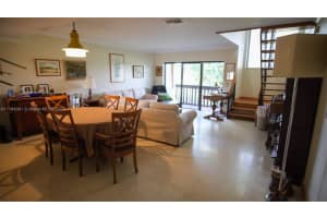 425 W Park Dr APT 5, Miami, FL 33172, Sold 06/28/22