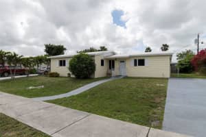 17902 NW 81st Ct, Hialeah, FL 33015, Sold 06/08/22