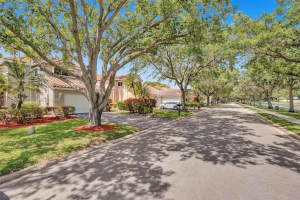 237 NW 100th Ave, Plantation, FL 33324, Sold 05/20/22