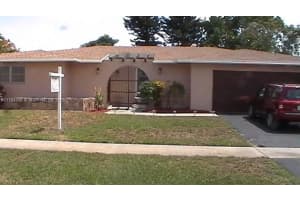 956 Hibiscus Dr, Royal Palm Beach, FL 33411, Sold 06/06/22