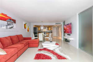 6039 Collins Ave APT 721, Miami Beach, FL 33140, Sold 05/05/22