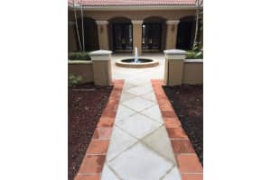 8040 N Nob Hill Rd APT 203, Tamarac, FL 33321, Sold 06/16/22
