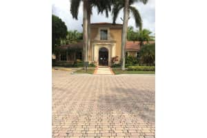 8040 N Nob Hill Rd APT 203, Tamarac, FL 33321, Sold 06/16/22