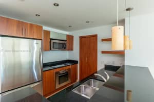 300 S Biscayne Blvd t 3304, Miami, FL 33131, Sold 05/31/22