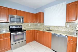 112 Riverwalk Cir, Sunrise, FL 33326, Sold 06/06/22