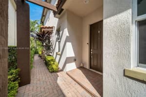 5212 Falcon Trl, Davie, FL 33314, Sold 08/05/22