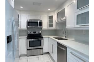 3725 S Ocean Dr APT 1519, Hollywood, FL 33019, Sold 05/24/22