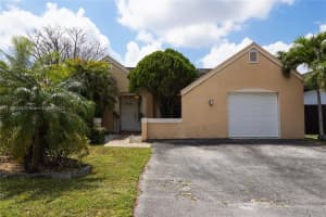 7944 NW 190th Terrace, Hialeah, FL 33015, Sold 05/12/22