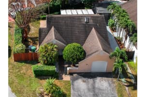 7944 NW 190th Terrace, Hialeah, FL 33015, Sold 05/12/22